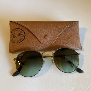 Ray-Ban Round Metal Sunglasses with Case
